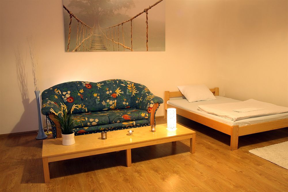 Frolic Goats Hostel Познан Екстериор снимка