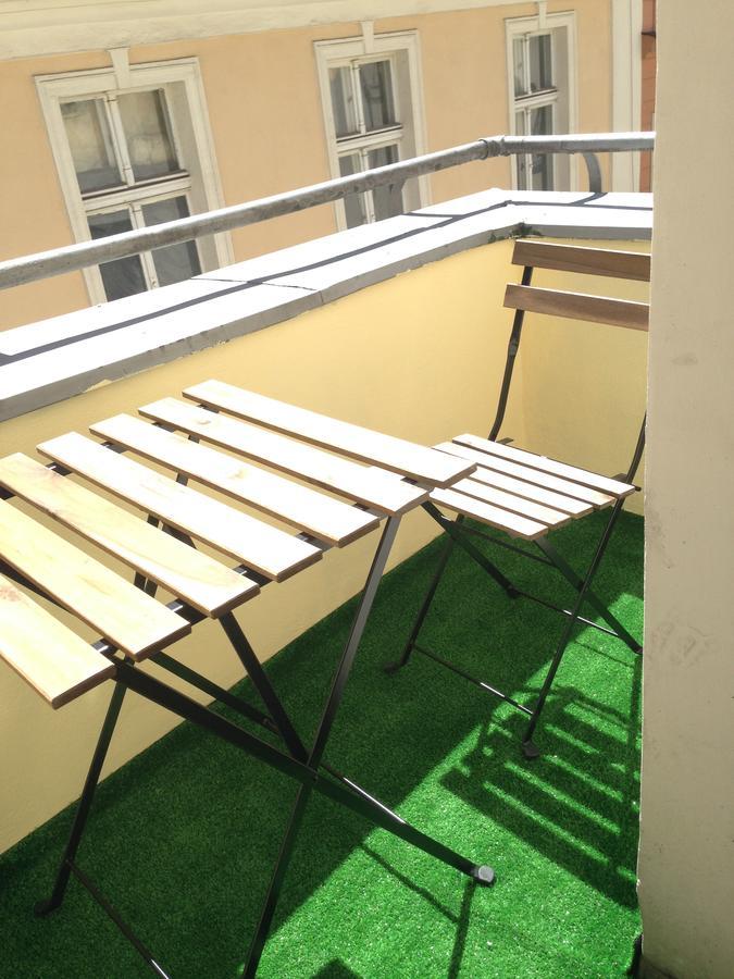 Frolic Goats Hostel Познан Екстериор снимка