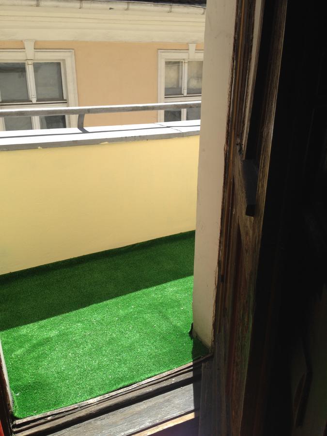 Frolic Goats Hostel Познан Екстериор снимка