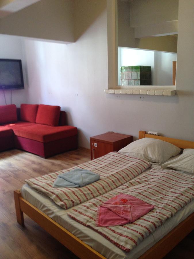 Frolic Goats Hostel Познан Екстериор снимка