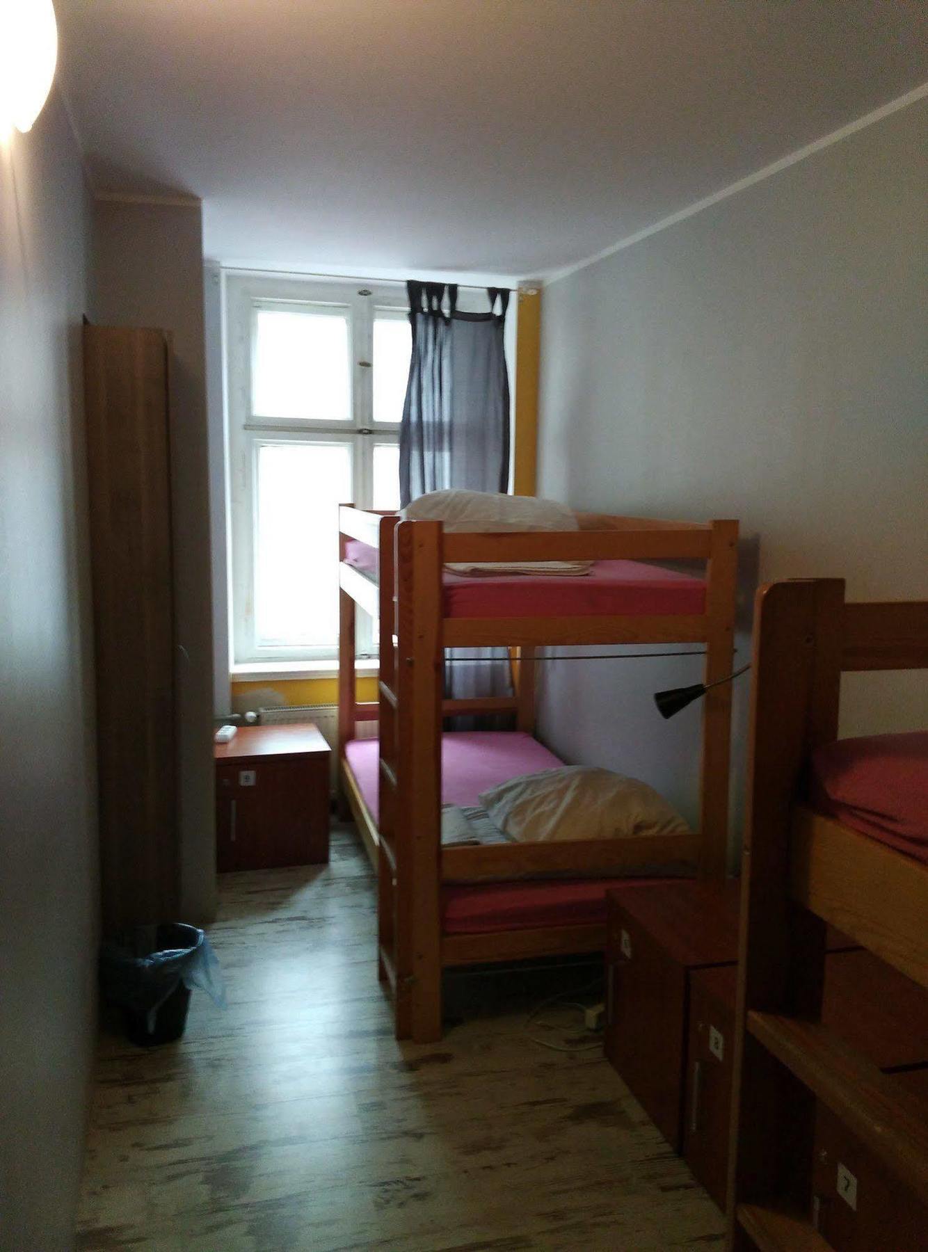 Frolic Goats Hostel Познан Екстериор снимка