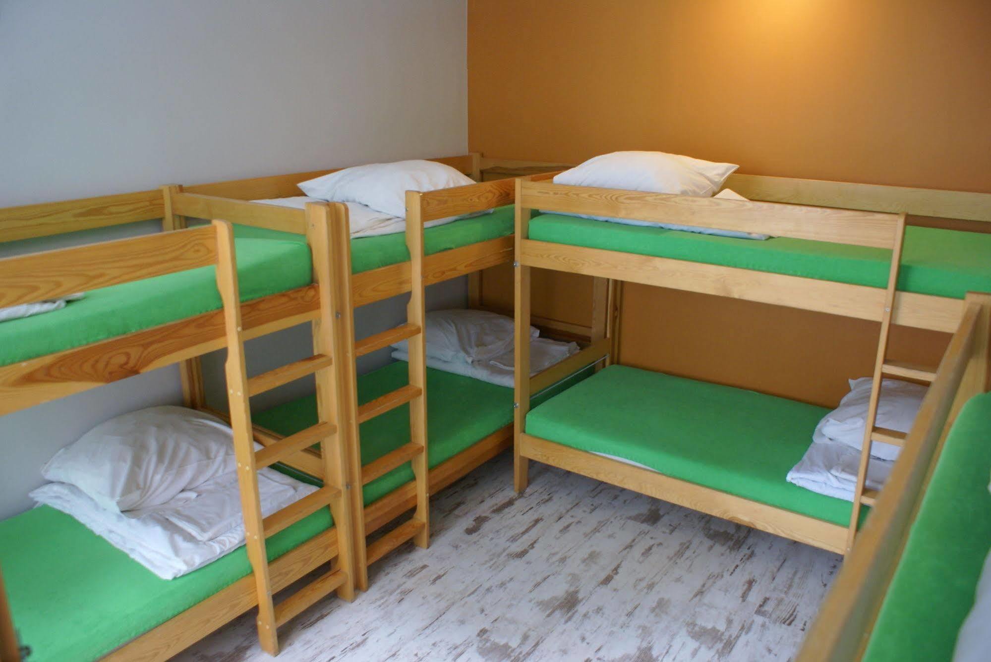 Frolic Goats Hostel Познан Екстериор снимка