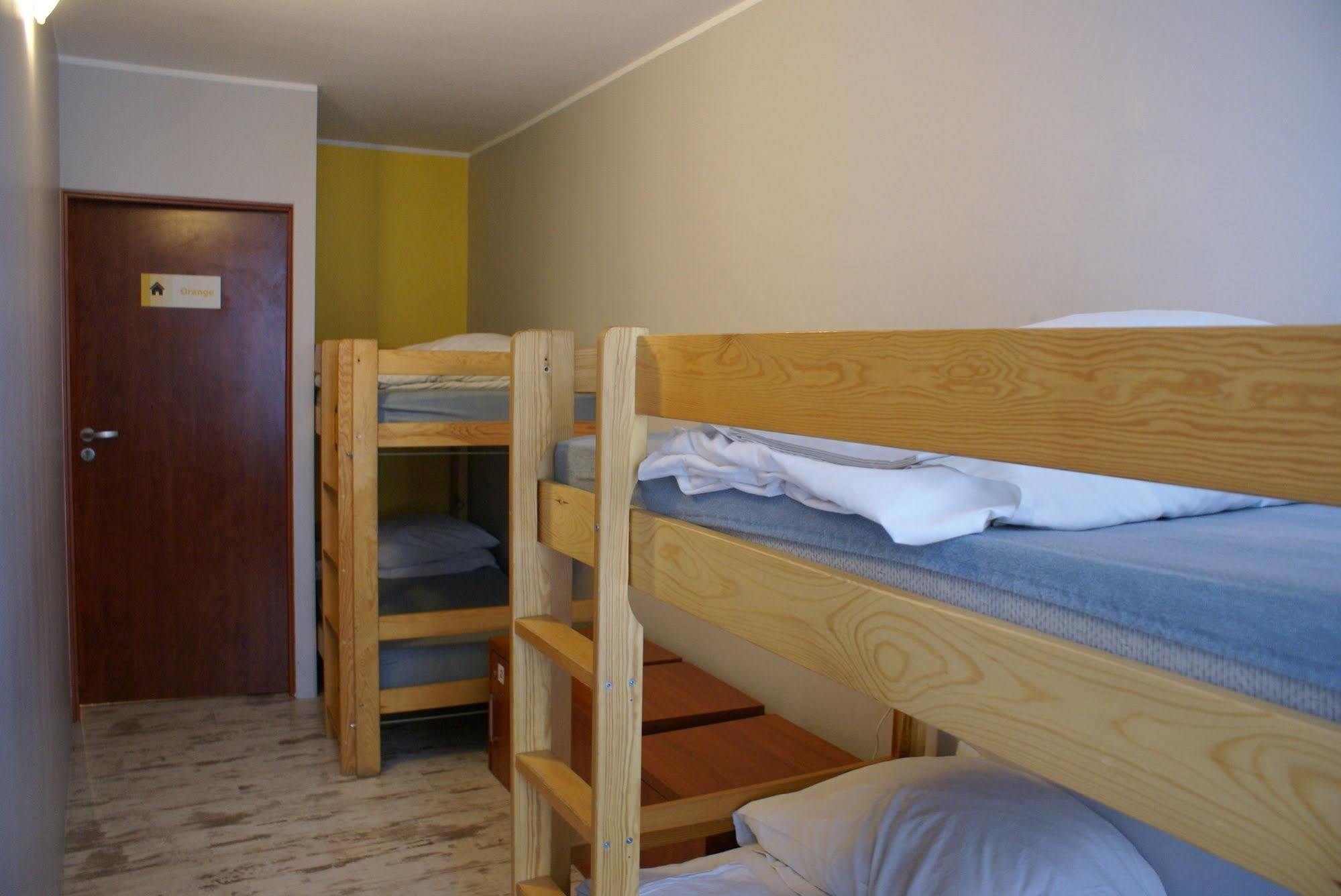 Frolic Goats Hostel Познан Екстериор снимка