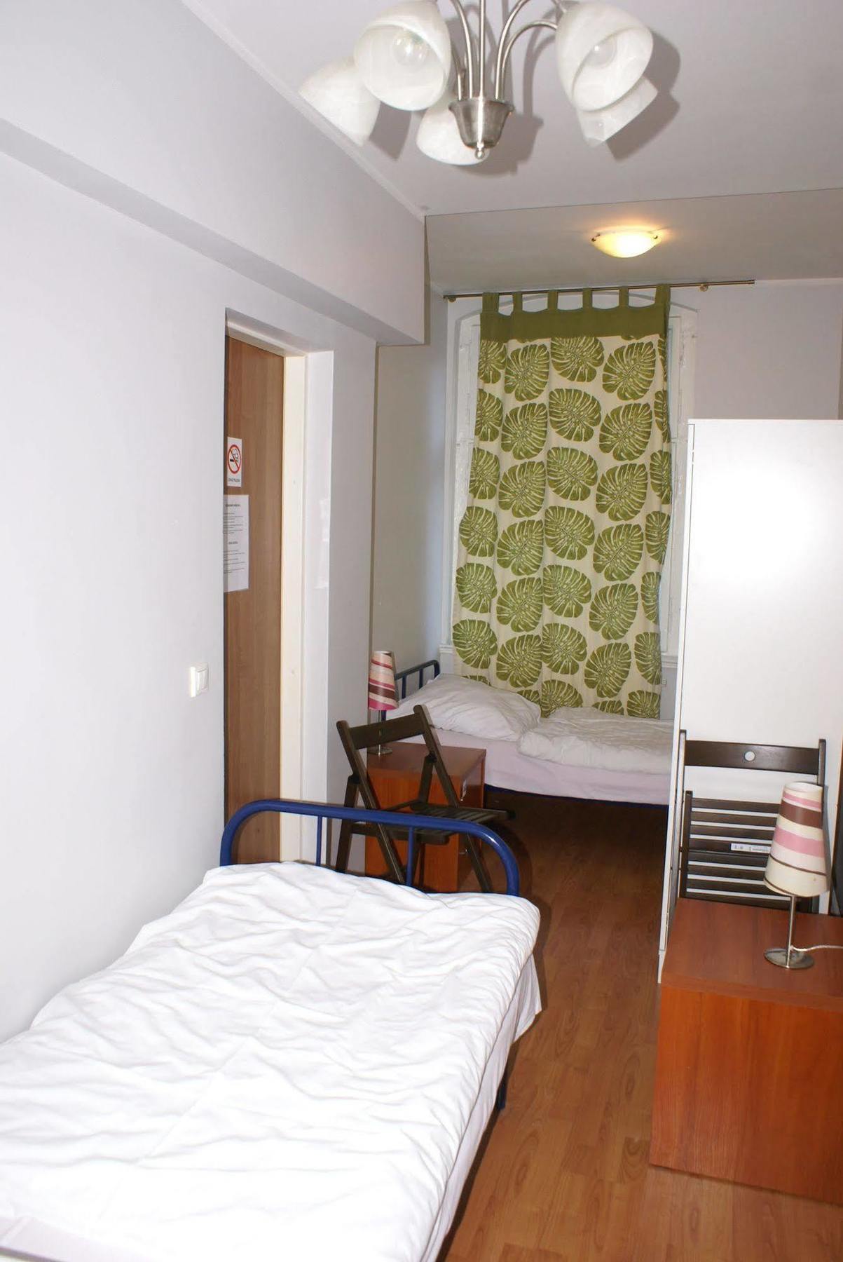 Frolic Goats Hostel Познан Екстериор снимка