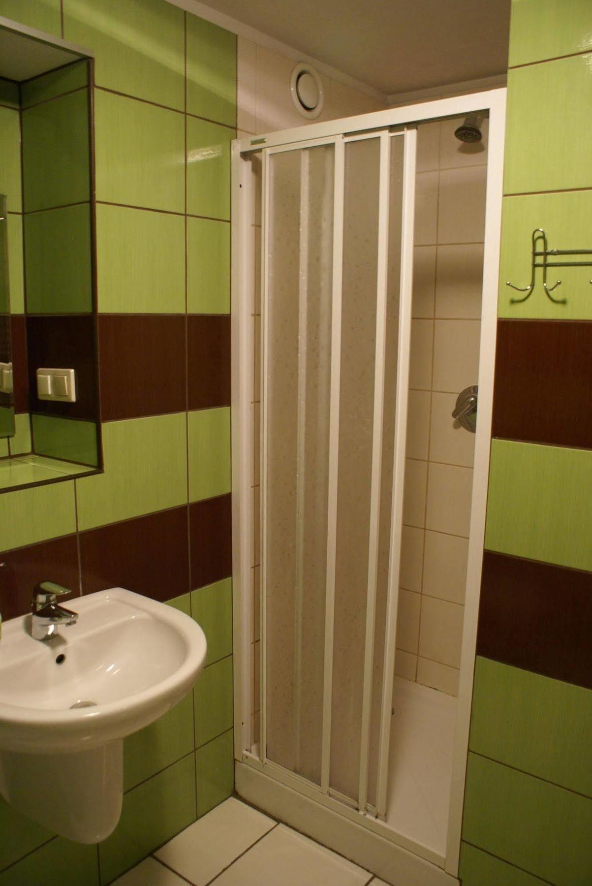 Frolic Goats Hostel Познан Екстериор снимка