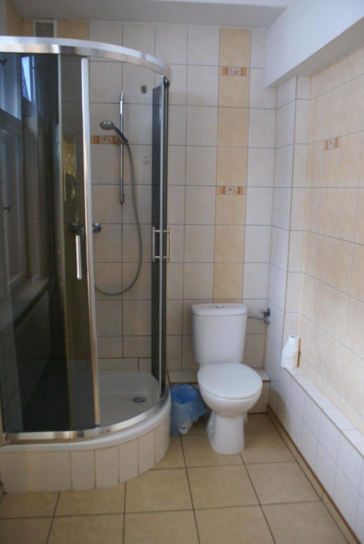 Frolic Goats Hostel Познан Екстериор снимка