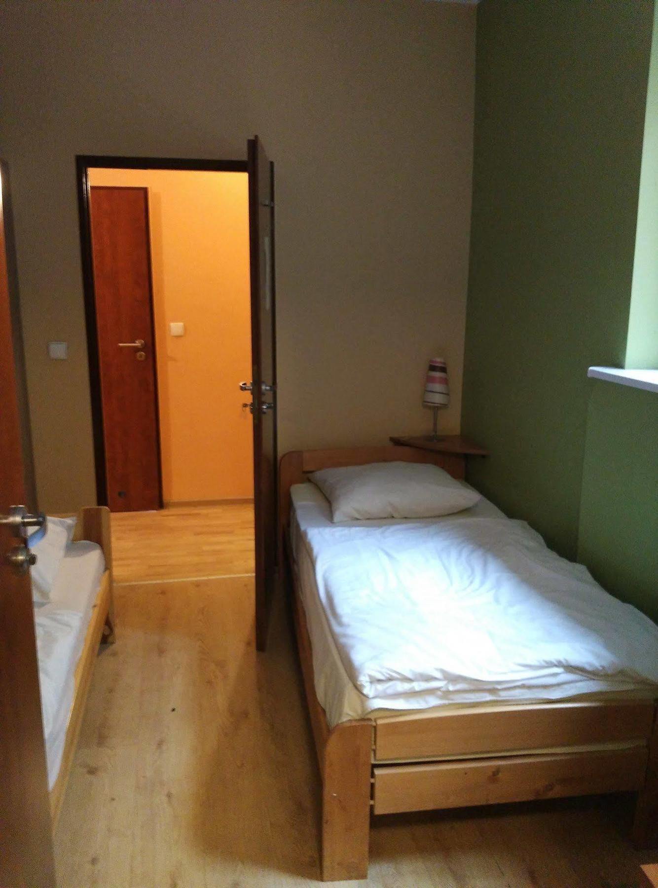 Frolic Goats Hostel Познан Екстериор снимка