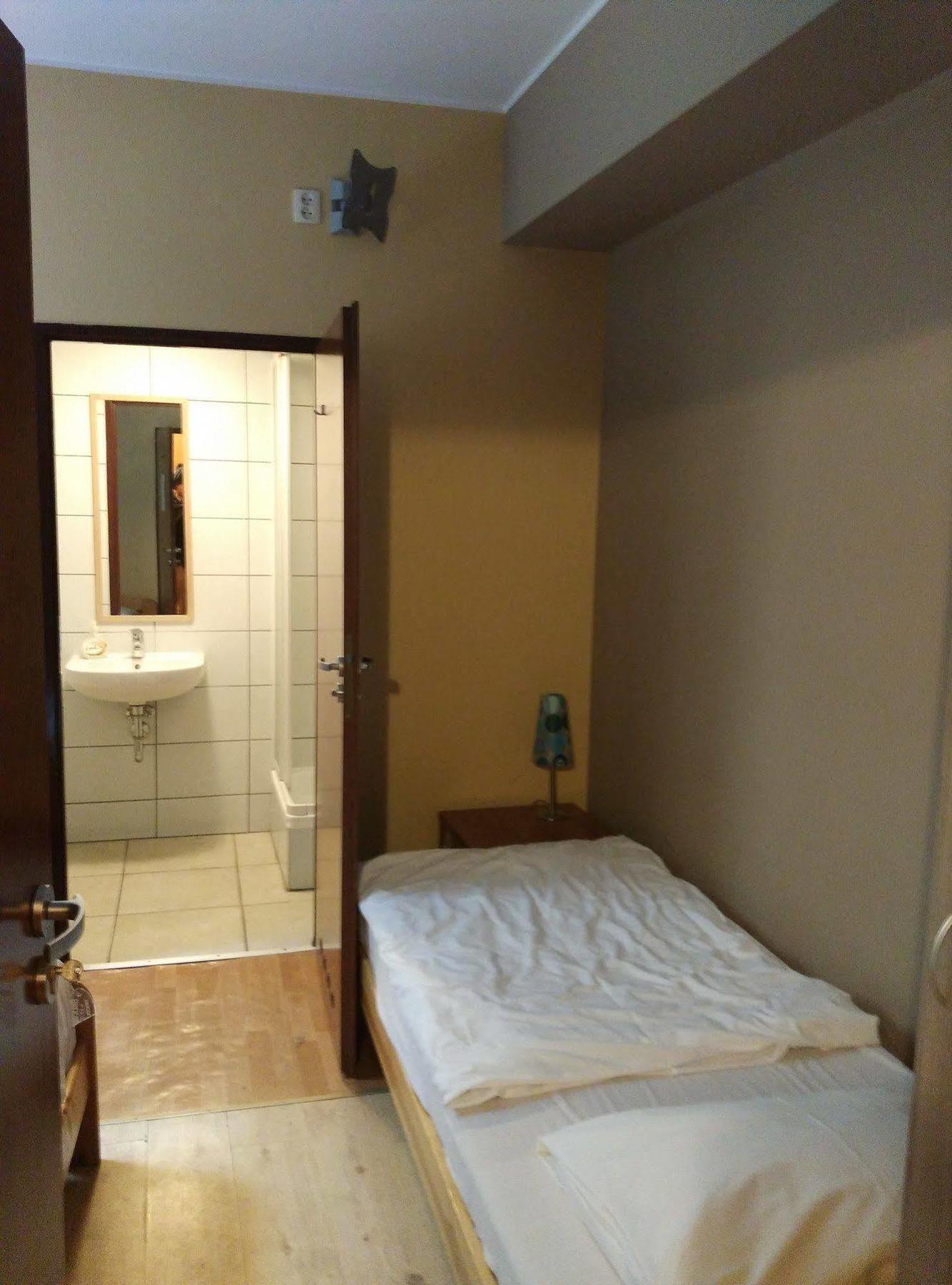 Frolic Goats Hostel Познан Екстериор снимка