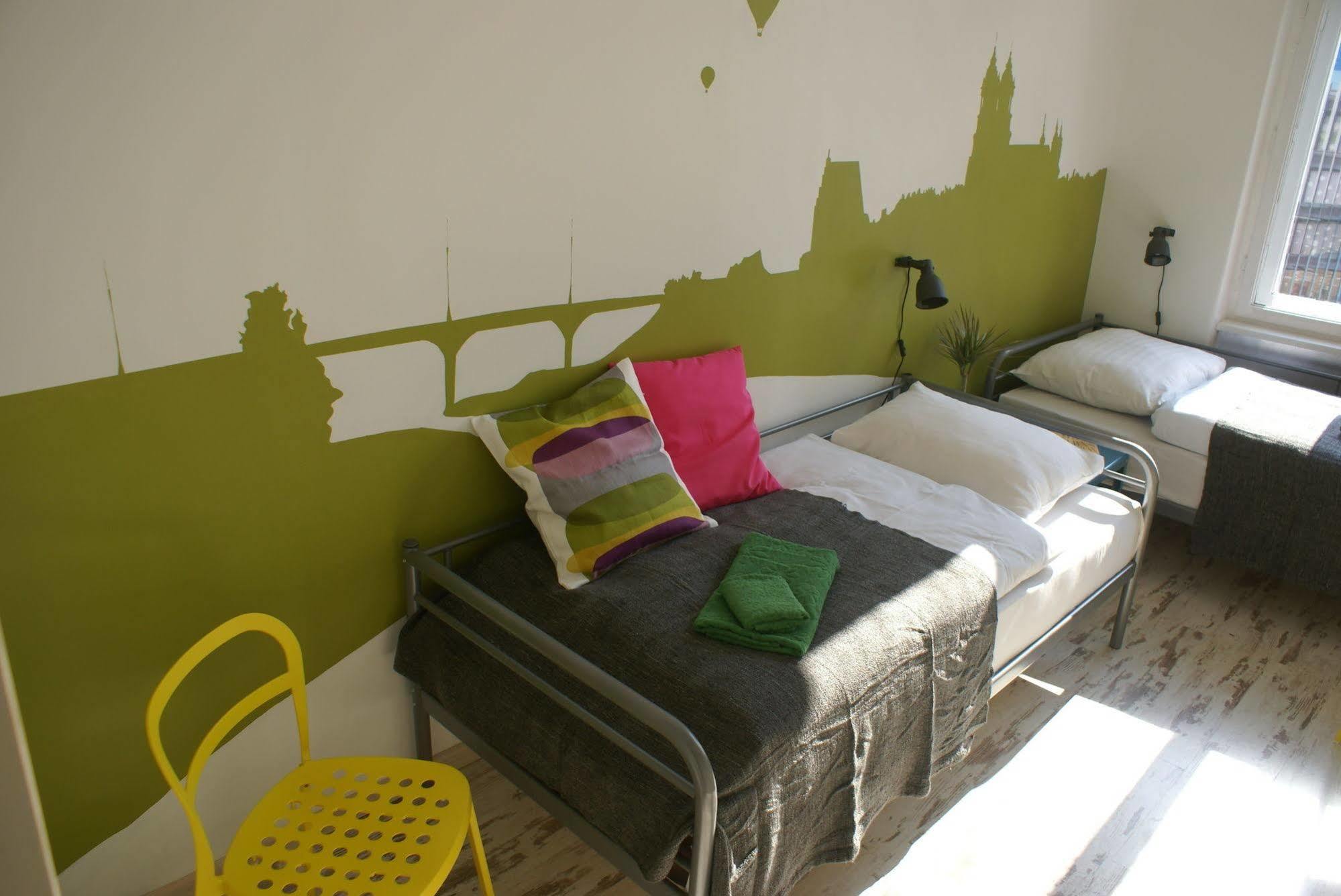 Frolic Goats Hostel Познан Екстериор снимка
