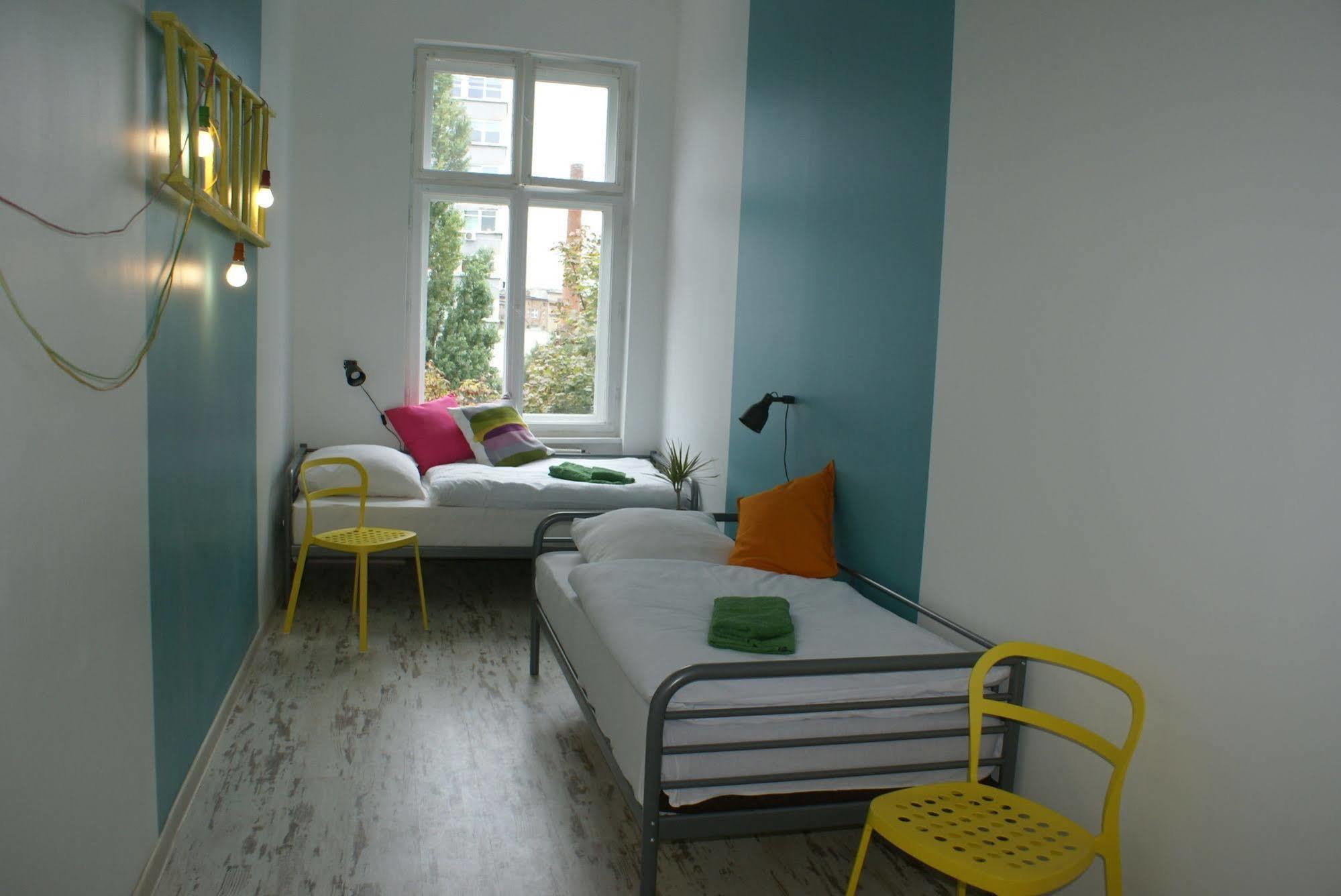 Frolic Goats Hostel Познан Екстериор снимка