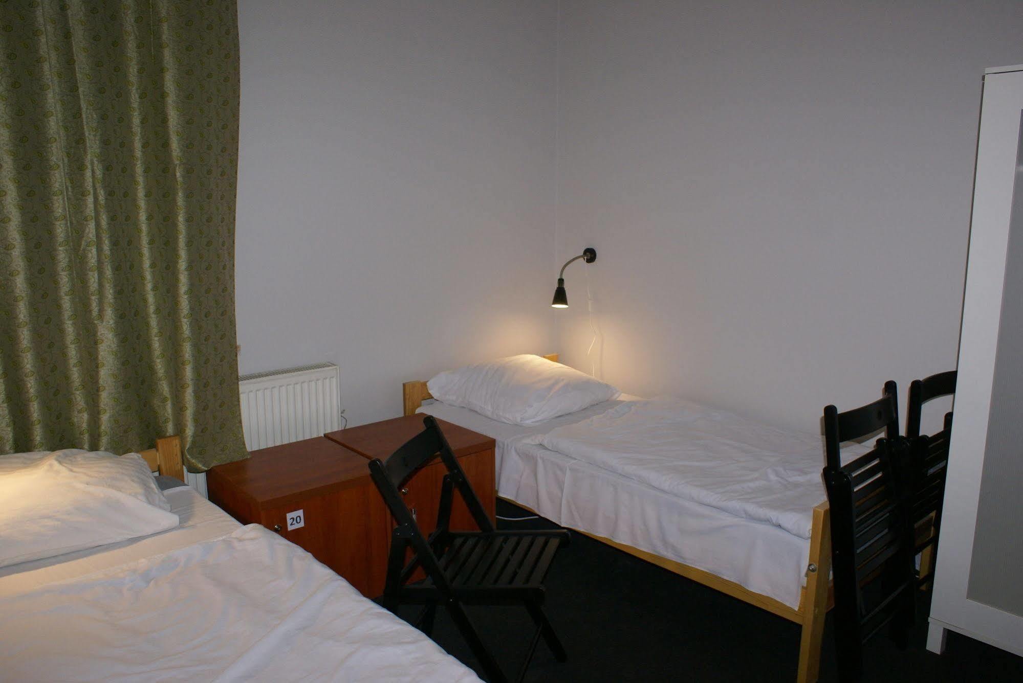 Frolic Goats Hostel Познан Екстериор снимка