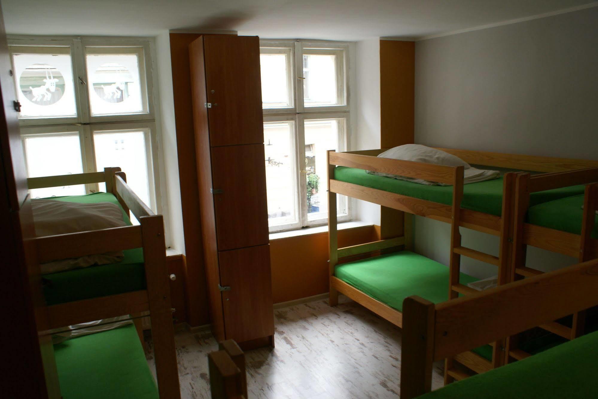 Frolic Goats Hostel Познан Екстериор снимка
